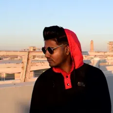 Hör dir Puliya an, schau dir Musikvideos an, lies die Biografie, finde Tourdaten und mehr!