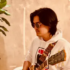 聆聽 FRANC3、觀看音樂影片、閱讀小傳、查看巡演日期等！