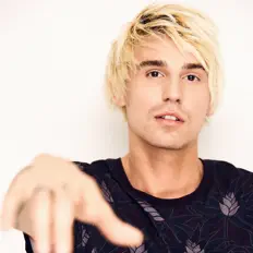 Escucha a Dywaves, mira vídeos musicales, lee la biografía, consulta fechas de giras y mucho más.