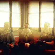 收听 Two Rivers、观看音乐视频、阅读小传、查看巡演日期等 ！