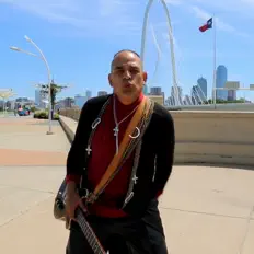 Escucha a Robert Rodriguez, mira vídeos musicales, lee la biografía, consulta fechas de giras y mucho más.