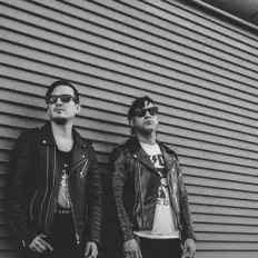 收听 Cobra Club、观看音乐视频、阅读小传、查看巡演日期等 ！