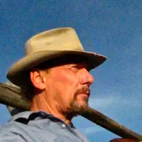 收听 undefined、观看音乐视频、阅读小传、查看巡演日期等 ！