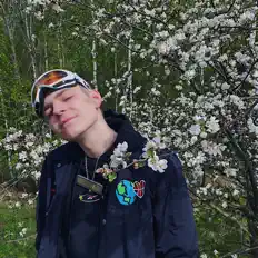 PurpLex सुनें, म्यूज़िक वीडियो देखें, बायो पढ़ें, दौरे की तारीखें और बहुत कुछ देखें!