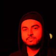 Ouça SAAKB, assista a videoclipes, leia a biografia, veja as datas das turnês e mais!