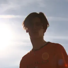 聆聽 Fy、觀看音樂影片、閱讀小傳、查看巡演日期等！