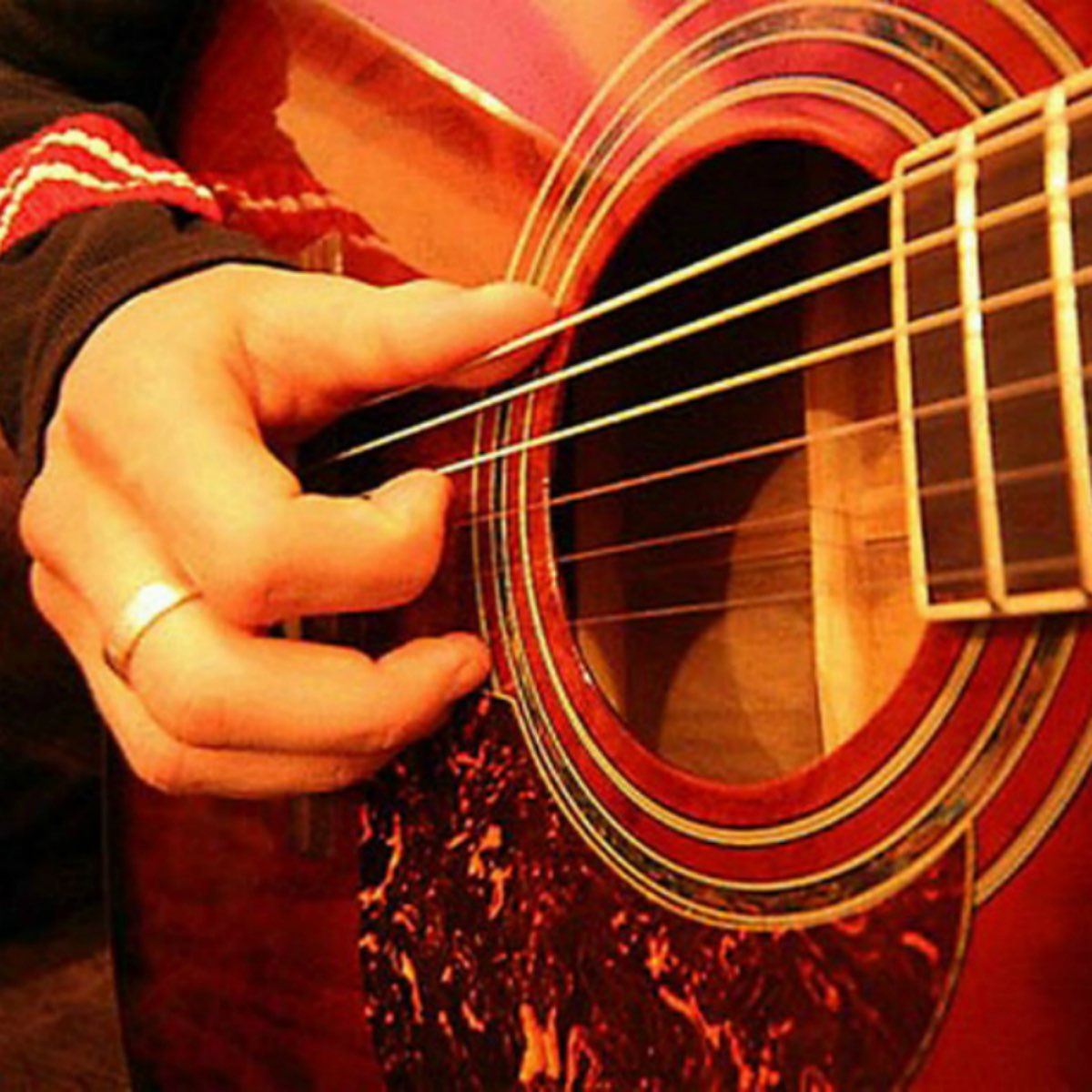 Испанские под гитару. Испанская гитара. Испанская гитара фото. Цыганская гитара. Ахмед Мачаев.