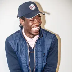 E.Bellを聴いたり、ミュージックビデオを鑑賞したり、経歴やツアー日程などを確認したりしましょう！