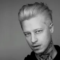 Poslechněte si interpreta Selfieman, sledujte hudební videa, přečtěte si životopis, podívejte se na data turné a další informace.
