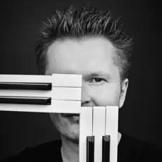 Kristjan Randaluを聴いたり、ミュージックビデオを鑑賞したり、経歴やツアー日程などを確認したりしましょう！