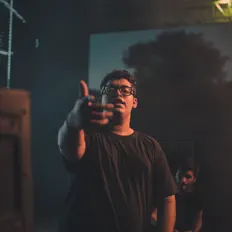 Ouça Melli, assista a videoclipes, leia a biografia, veja as datas das turnês e mais!