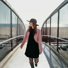 Poslechněte si interpreta Tali Leda, sledujte hudební videa, přečtěte si životopis, podívejte se na data turné a další informace.