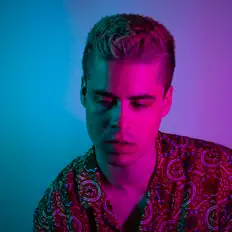 Poslechněte si interpreta Tommy Mundo, sledujte hudební videa, přečtěte si životopis, podívejte se na data turné a další informace.