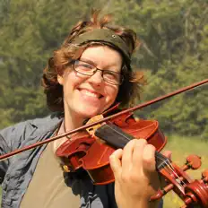 收听 Vicki Balfour、观看音乐视频、阅读小传、查看巡演日期等 ！