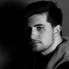Ascolta Rogich, guarda video musicali, leggi la biografia, vedi le date del tour & altro!