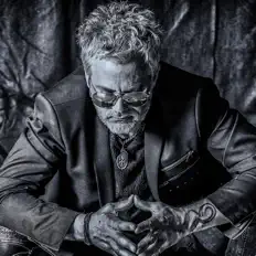 Scottie Miller Band सुनें, म्यूज़िक वीडियो देखें, बायो पढ़ें, दौरे की तारीखें और बहुत कुछ देखें!