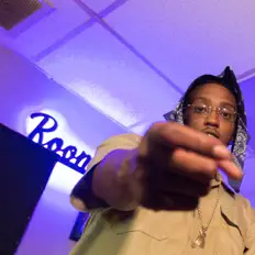聆聽 Hitta YB、觀看音樂影片、閱讀小傳、查看巡演日期等！