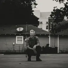 Ακούστε περιεχόμενο από Aaron Ray, παρακολουθήστε μουσικά βίντεο, διαβάστε το βιογραφικό, δείτε ημερομηνίες περιοδείας, και πολλά ακόμη!