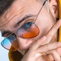 Vinci을(를) 듣고, 뮤직 비디오를 보고, 약력을 읽고, 투어 일정 등을 확인하세요!