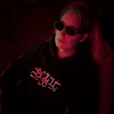 Ouve CRYSTALNIY, vê vídeos de música, lê a biografia, vê as datas da digressão e muito mais!