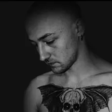 MXTを聴いたり、ミュージックビデオを鑑賞したり、経歴やツアー日程などを確認したりしましょう！