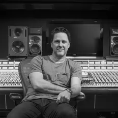 聆聽 Brian Ellefson、觀看音樂影片、閱讀小傳、查看巡演日期等！