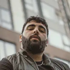 Poslechněte si interpreta Burnz, sledujte hudební videa, přečtěte si životopis, podívejte se na data turné a další informace.