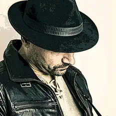Ouça Nico, assista a videoclipes, leia a biografia, veja as datas das turnês e mais!