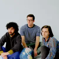 undefinedを聴いたり、ミュージックビデオを鑑賞したり、経歴やツアー日程などを確認したりしましょう！