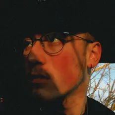 聆聽 JuniorMusiq、觀看音樂影片、閱讀小傳、查看巡演日期等！