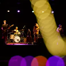 Crooked Fix सुनें, म्यूज़िक वीडियो देखें, बायो पढ़ें, दौरे की तारीखें और बहुत कुछ देखें!