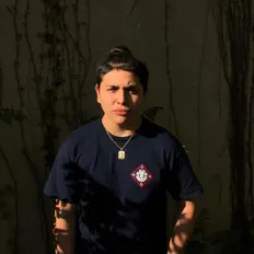 Poslechněte si interpreta Y6Ni., sledujte hudební videa, přečtěte si životopis, podívejte se na data turné a další informace.