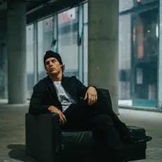 收听 Breeze、观看音乐视频、阅读小传、查看巡演日期等 ！