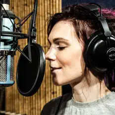 Meltdownを聴いたり、ミュージックビデオを鑑賞したり、経歴やツアー日程などを確認したりしましょう！