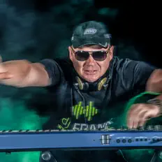 Listen to Frank Clarck, watch music videos, read bio, see tour dates & more!