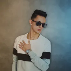 Ouça DICRIS, assista a videoclipes, leia a biografia, veja as datas das turnês e mais!
