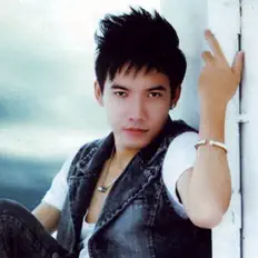 聆聽 Pham Truong、觀看音樂影片、閱讀小傳、查看巡演日期等！
