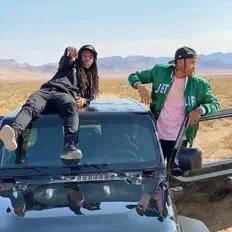 DaWinners सुनें, म्यूज़िक वीडियो देखें, बायो पढ़ें, दौरे की तारीखें और बहुत कुछ देखें!