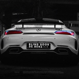 Blind Door de Benz Djo