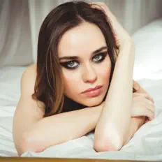 Écoutez Anya May, regardez des vidéoclips, lisez la biographie, consultez les dates de tournée et plus encore !