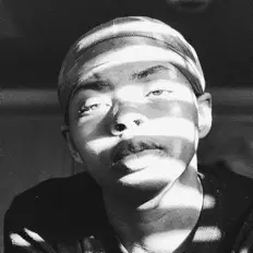 Royaltay을(를) 듣고, 뮤직 비디오를 보고, 약력을 읽고, 투어 일정 등을 확인하세요!