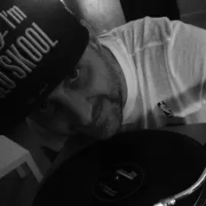 Dengarkan Gianluca Corsi, tonton video musik, baca bio, lihat tanggal tur & lainnya!