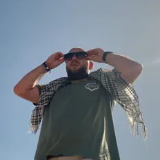 Ouve TommyD, vê vídeos de música, lê a biografia, vê as datas da digressão e muito mais!