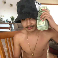 YHB सुनें, म्यूज़िक वीडियो देखें, बायो पढ़ें, दौरे की तारीखें और बहुत कुछ देखें!