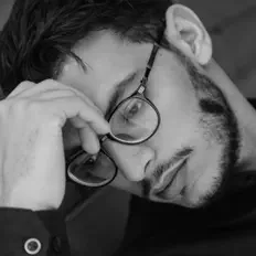 Poslechněte si interpreta Unes Oulmaati, sledujte hudební videa, přečtěte si životopis, podívejte se na data turné a další informace.