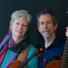 聆聽 Perpetual Motion、觀看音樂影片、閱讀小傳、查看巡演日期等！