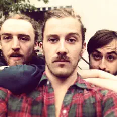 Ακούστε περιεχόμενο από Cafe Racer, παρακολουθήστε μουσικά βίντεο, διαβάστε το βιογραφικό, δείτε ημερομηνίες περιοδείας, και πολλά ακόμη!