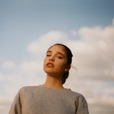 Hör dir Ariane an, schau dir Musikvideos an, lies die Biografie, finde Tourdaten und mehr!