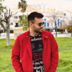 Ouça Polifacético, assista a videoclipes, leia a biografia, veja as datas das turnês e mais!