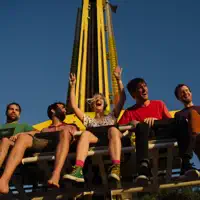 undefinedを聴いたり、ミュージックビデオを鑑賞したり、経歴やツアー日程などを確認したりしましょう！